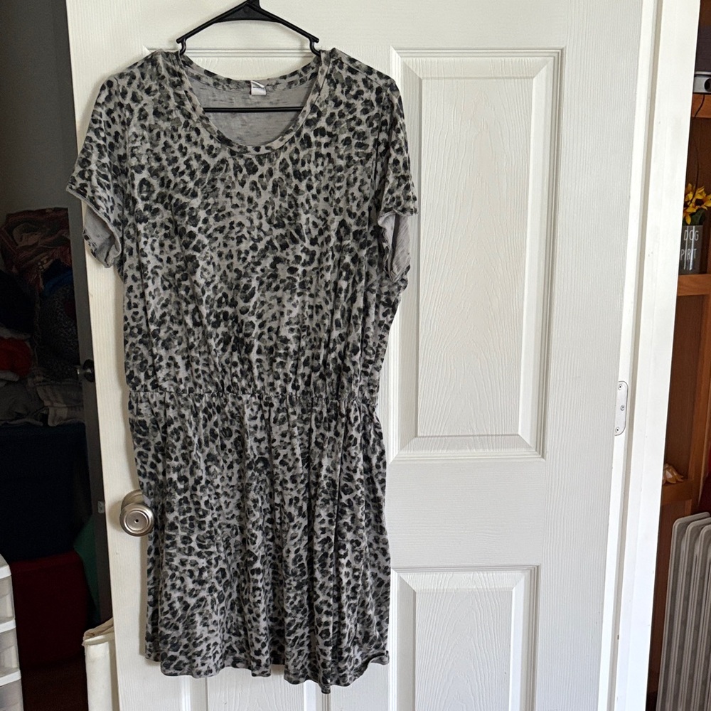 Old Navy Gray Animal Print Dress